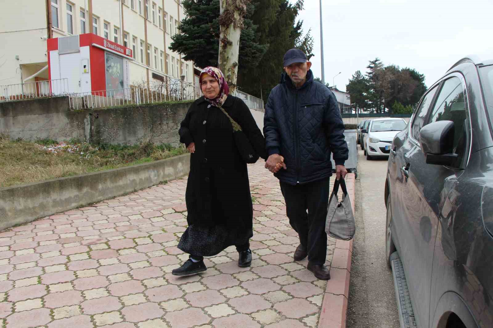 Engelleri aşıp okuma yazma kursuna katıldılar: 30 yıllık çiftten ders alınacak aşk hikayesi
