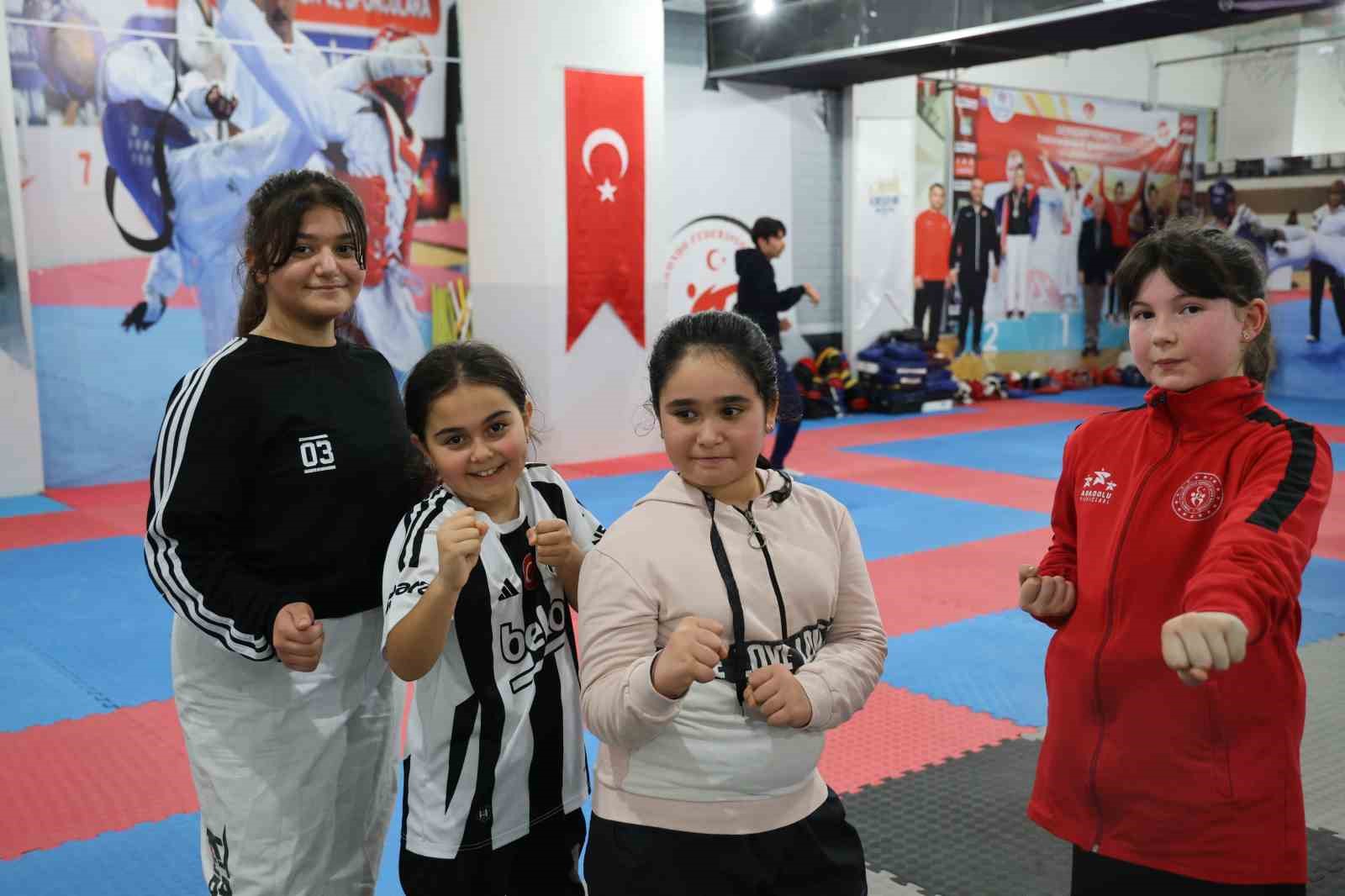 Engellerin aşıldığını para taekwondo Türkiye şampiyonu Furkan Kaan Ata gösterdi
