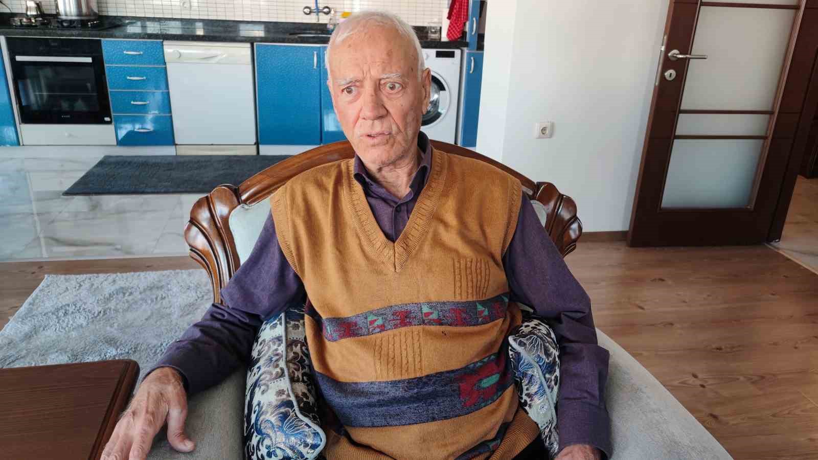 Engelli adamın eşi ölünce gizli bölmeye kaldırdığı 1 kilo altını çalındı iddiası
Engelli adamın eşi ölünce gizli bölmeye kaldırdığı 1 kilo altını çalındı iddiası