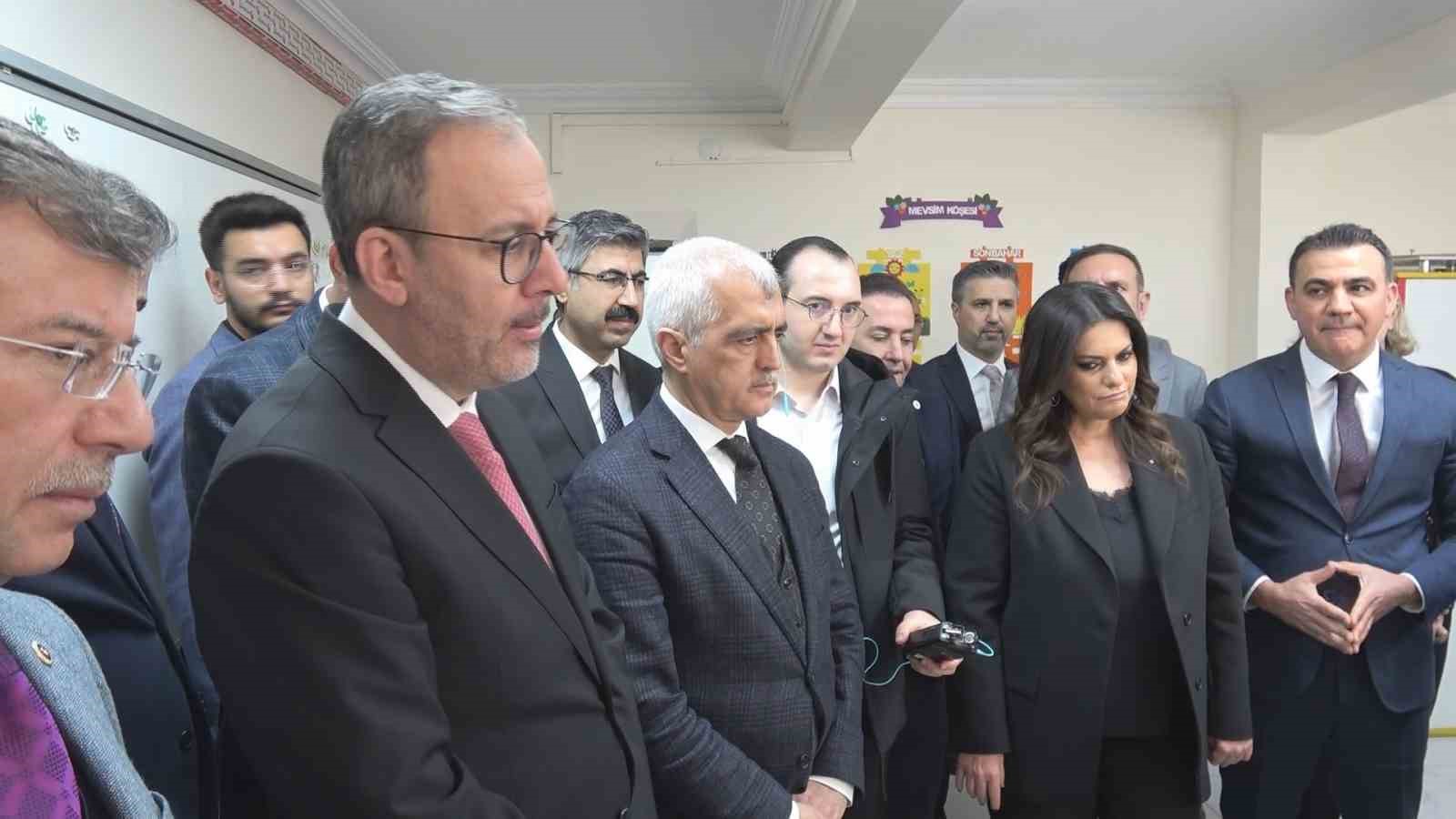 Engelli Bireylerin Sorunlarını Araştırma Komisyonu Başkanı Kasapoğlu: "Bugüne kadar paydaşlarımızdan komisyonumuza ulaşan rapor, görüş, bilgi notu ve sunum sayısı bin 300’ü buldu"
