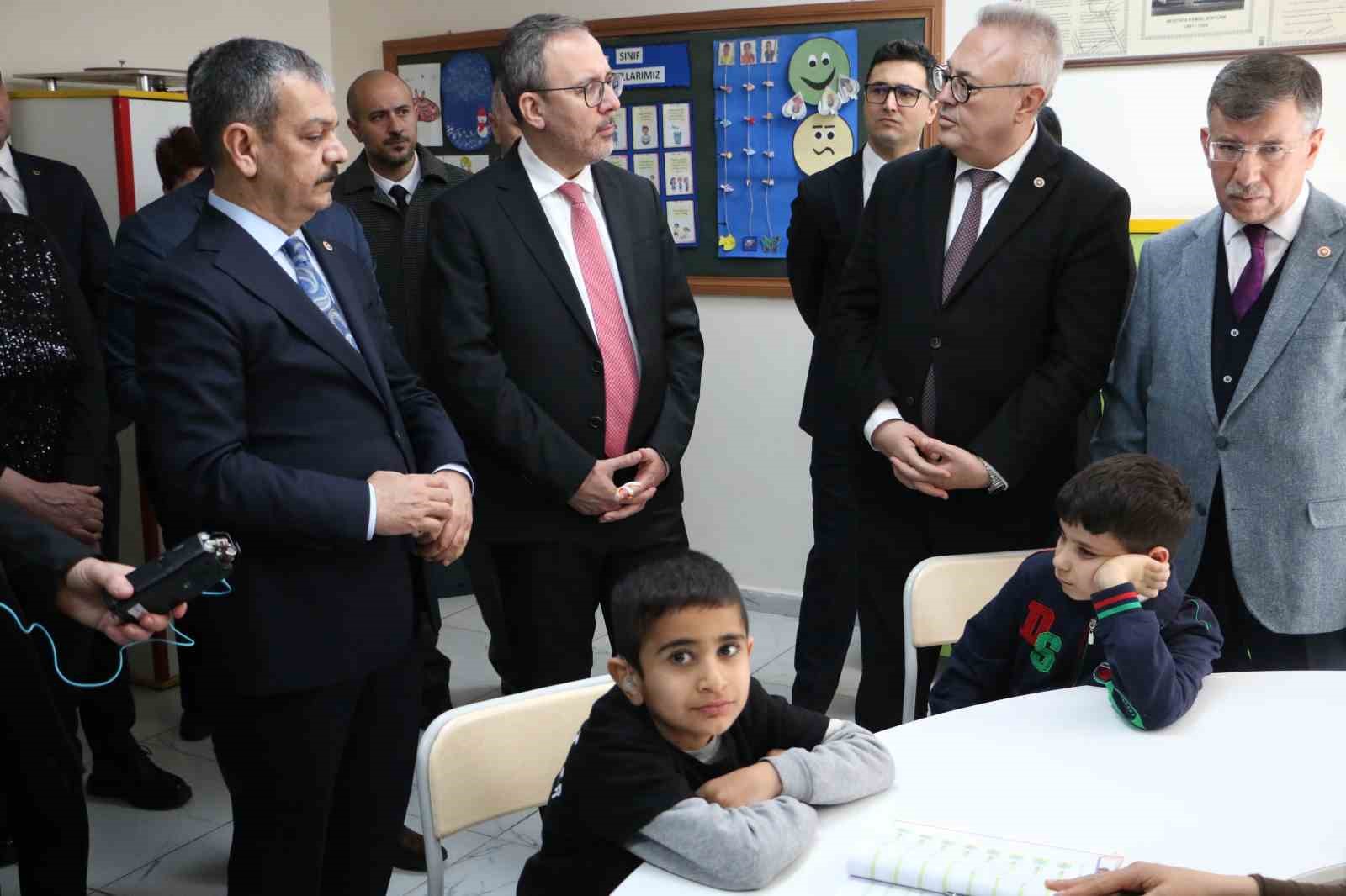 Engelli Bireylerin Sorunlarını Araştırma Komisyonu Başkanı Kasapoğlu: "Bugüne kadar paydaşlarımızdan komisyonumuza ulaşan rapor, görüş, bilgi notu ve sunum sayısı bin 300’ü buldu"
