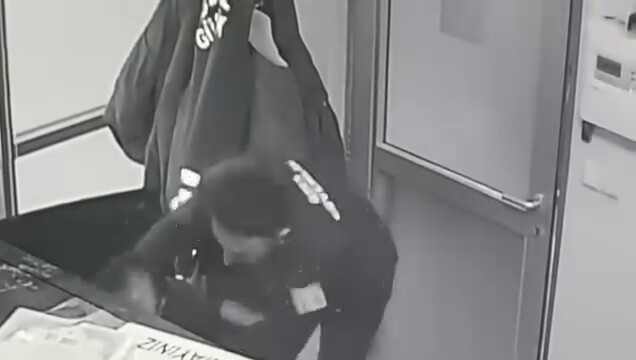 Engelli çalışan, güvenlik görevlisinin heimlich manevrasıyla hayata tutundu
