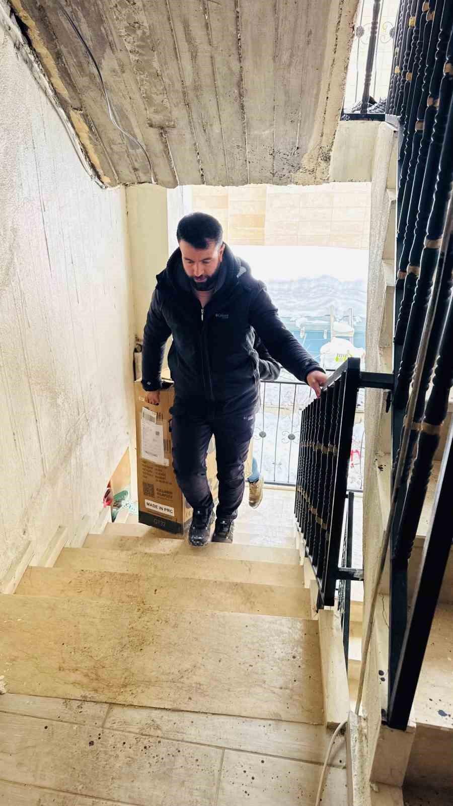 Engelli çocuğa anlamlı hediye
