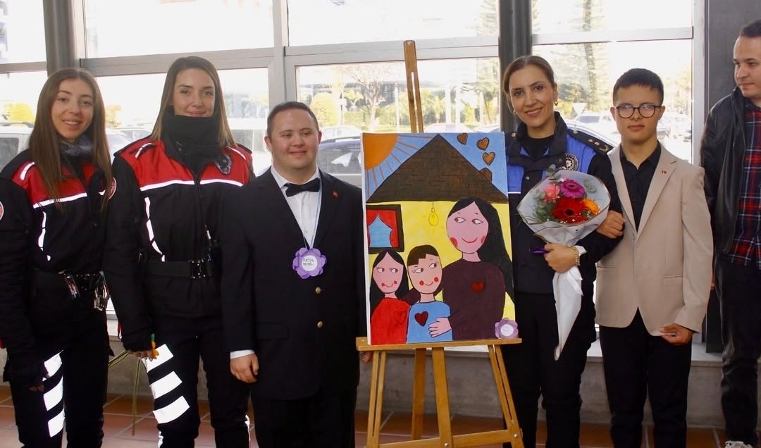 Engelli çocuklardan "Şiddete karşı sevgi" sergisi
