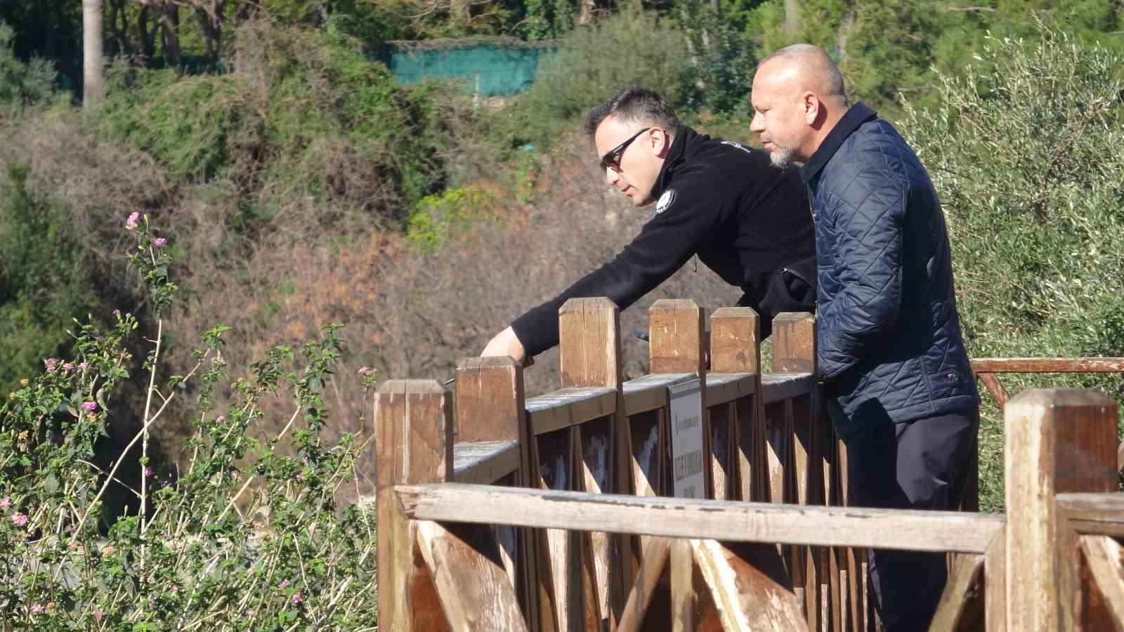 Engelli oğlu için falezlere çıktı, 2 saatte ikna edildi
