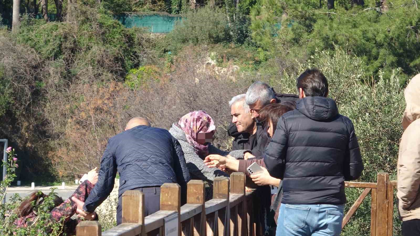 Engelli oğlu için falezlere çıktı, 2 saatte ikna edildi
