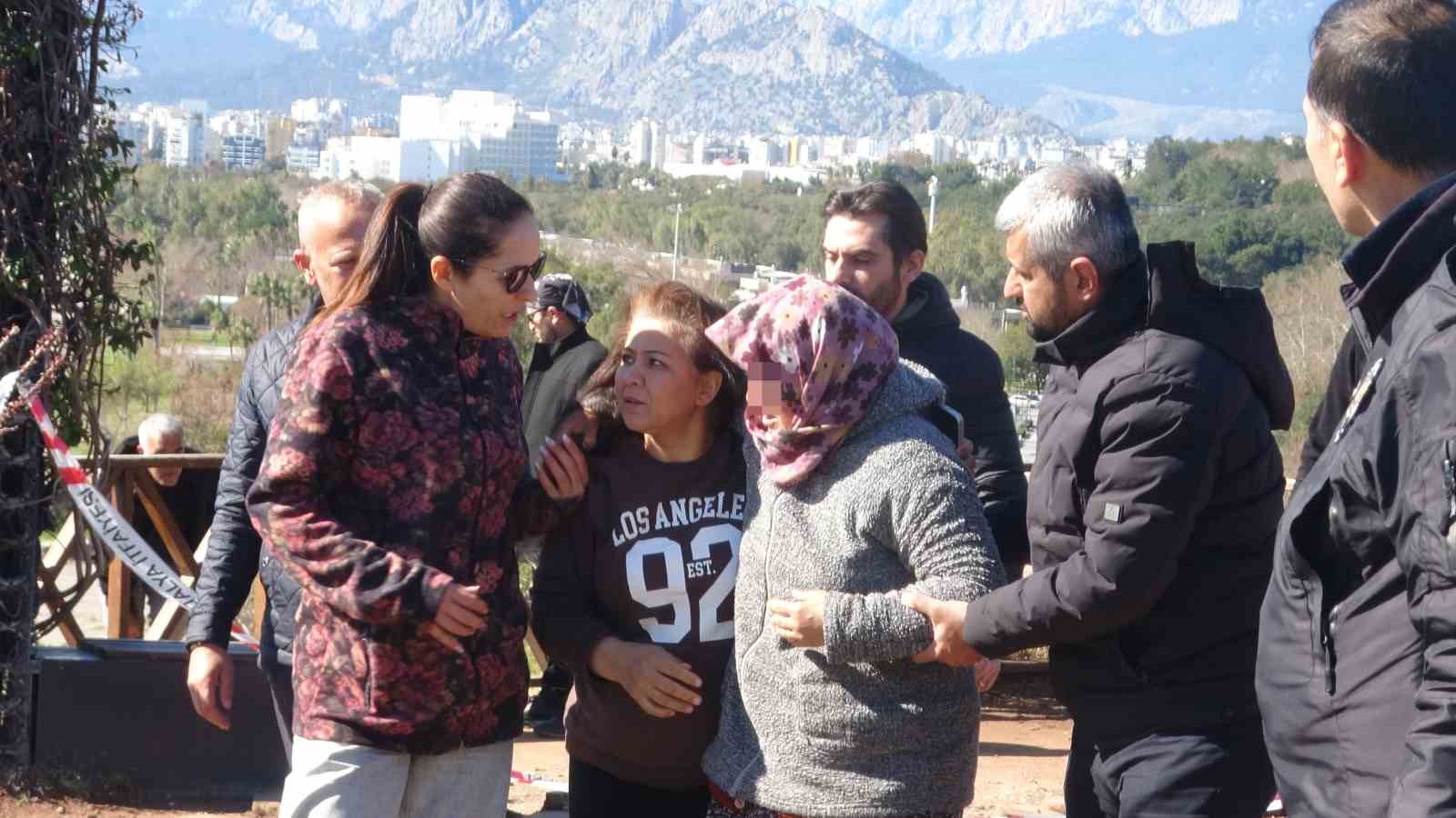 Engelli oğlu için falezlere çıktı, 2 saatte ikna edildi
