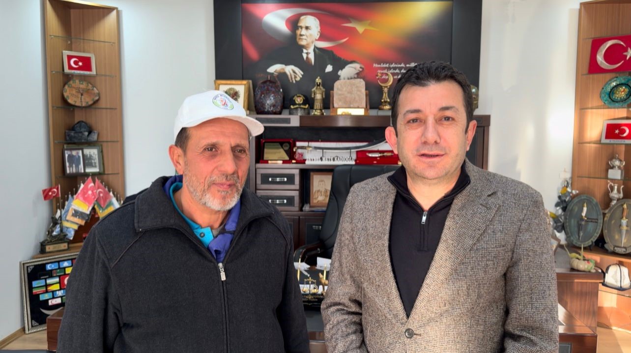 Engelli vatandaşın kaybettiği parayı bulan belediye personeli ödüllendirildi
