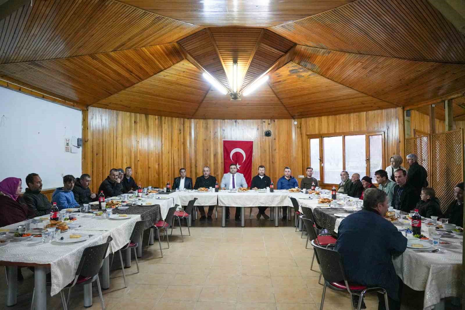 Engelliler Pazarlar’daki iftar programında ilçe protokolüyle bir araya geldi
