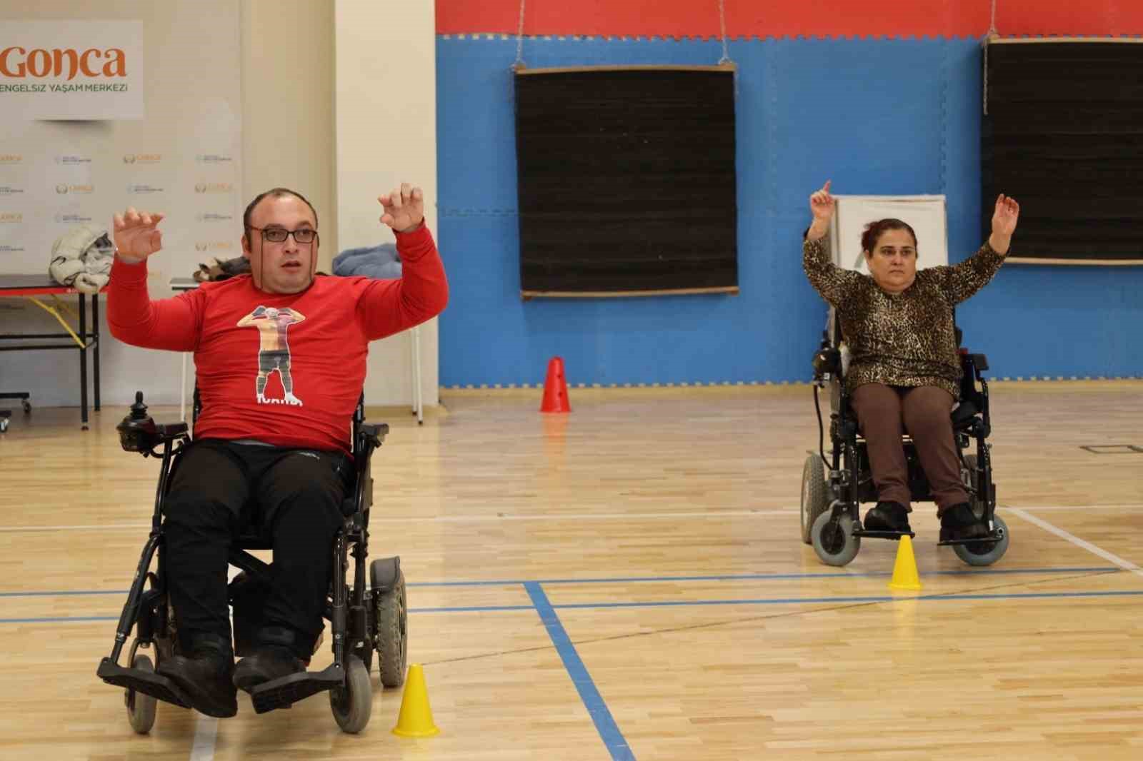 "Engellisin evlenemezsin" dediler, onlar akülü sandalyede zeybek oynuyor
"Engellisin evlenemezsin" dediler, onlar akülü sandalyede zeybek oynuyor