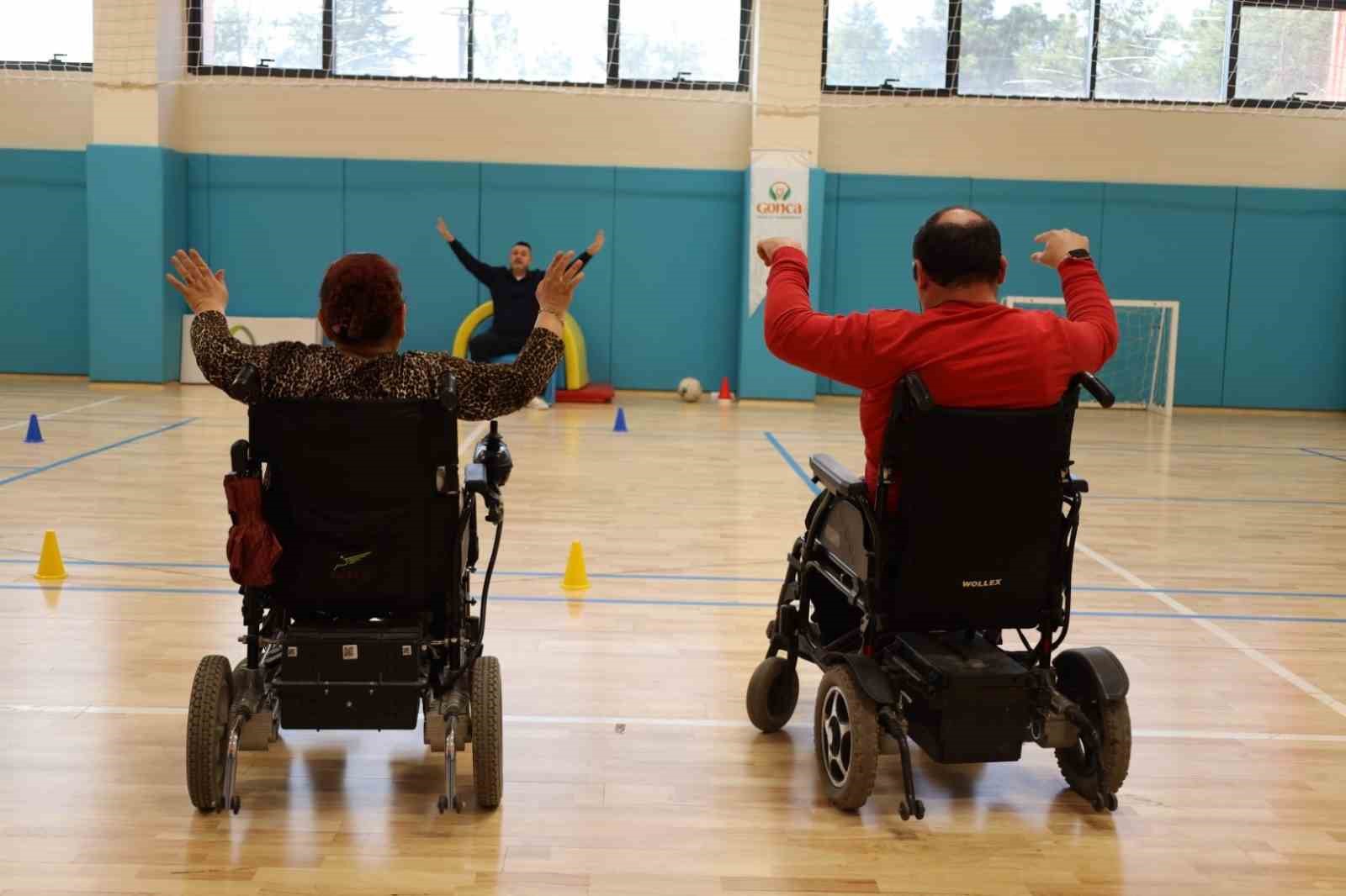 "Engellisin evlenemezsin" dediler, onlar akülü sandalyede zeybek oynuyor
"Engellisin evlenemezsin" dediler, onlar akülü sandalyede zeybek oynuyor