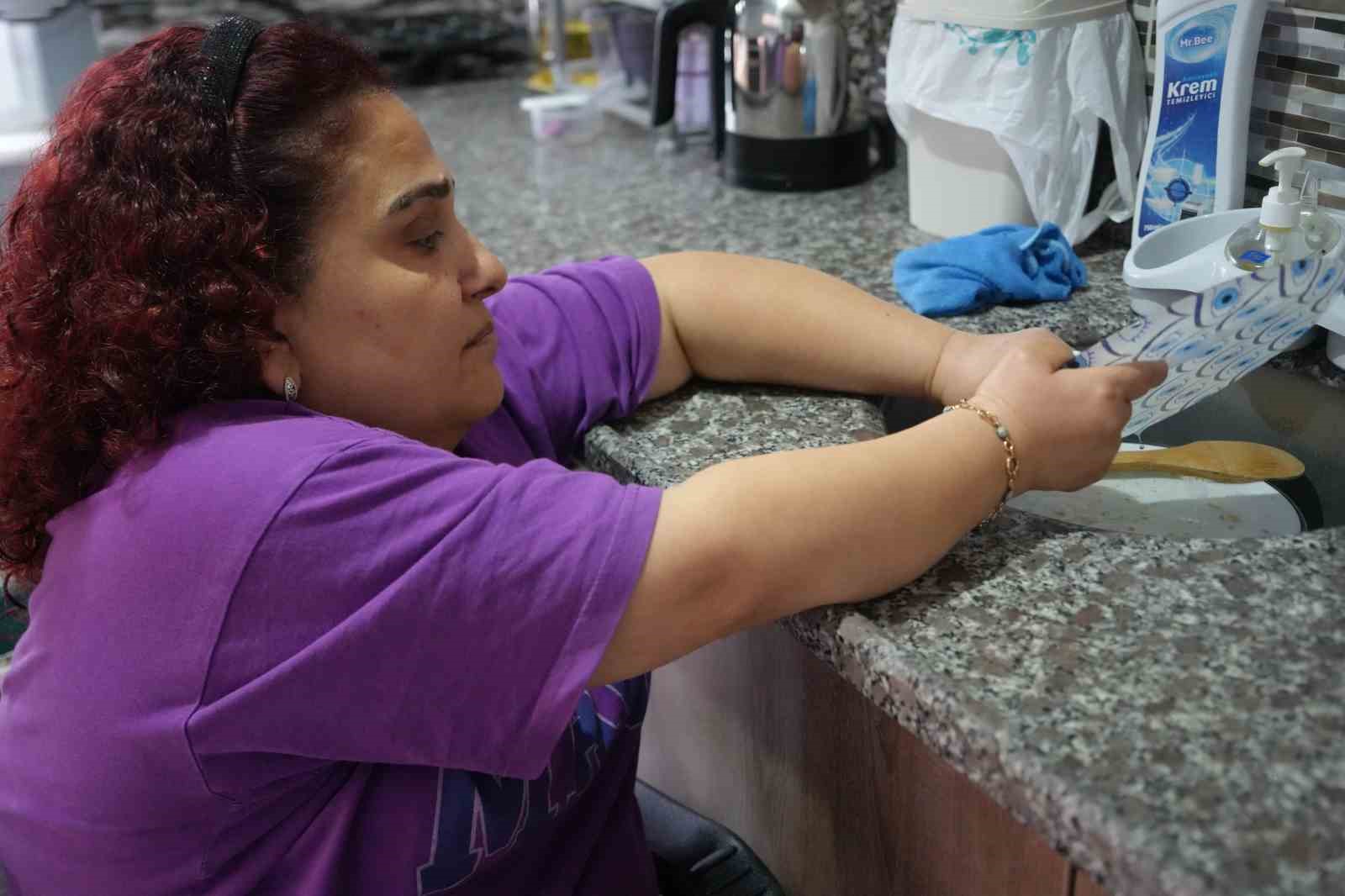 "Engellisiniz" diyenleri evlenerek, "yapamazsınız" diyenleri zeybek oynayarak susturdular
