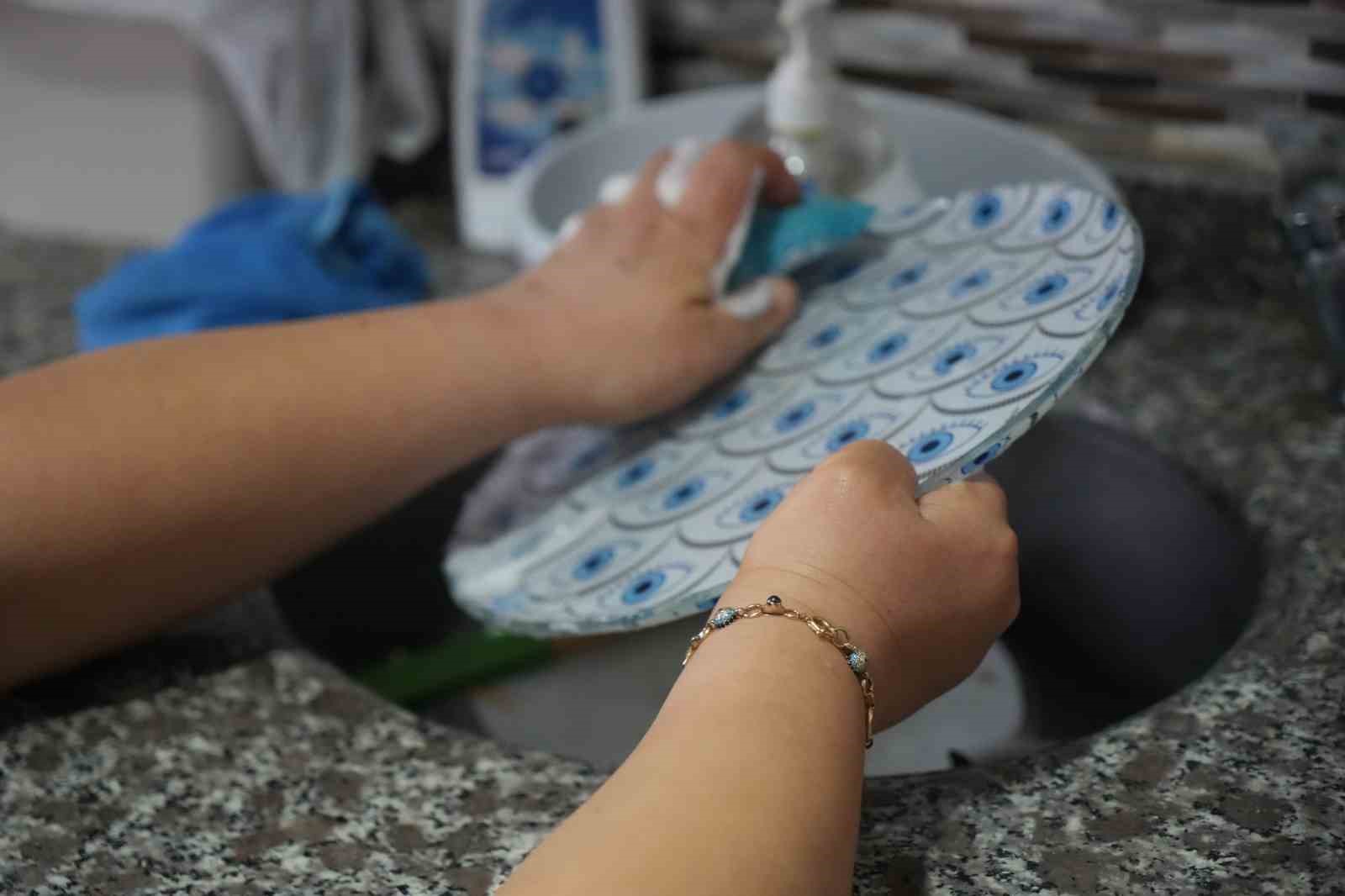 "Engellisiniz" diyenleri evlenerek, "yapamazsınız" diyenleri zeybek oynayarak susturdular
