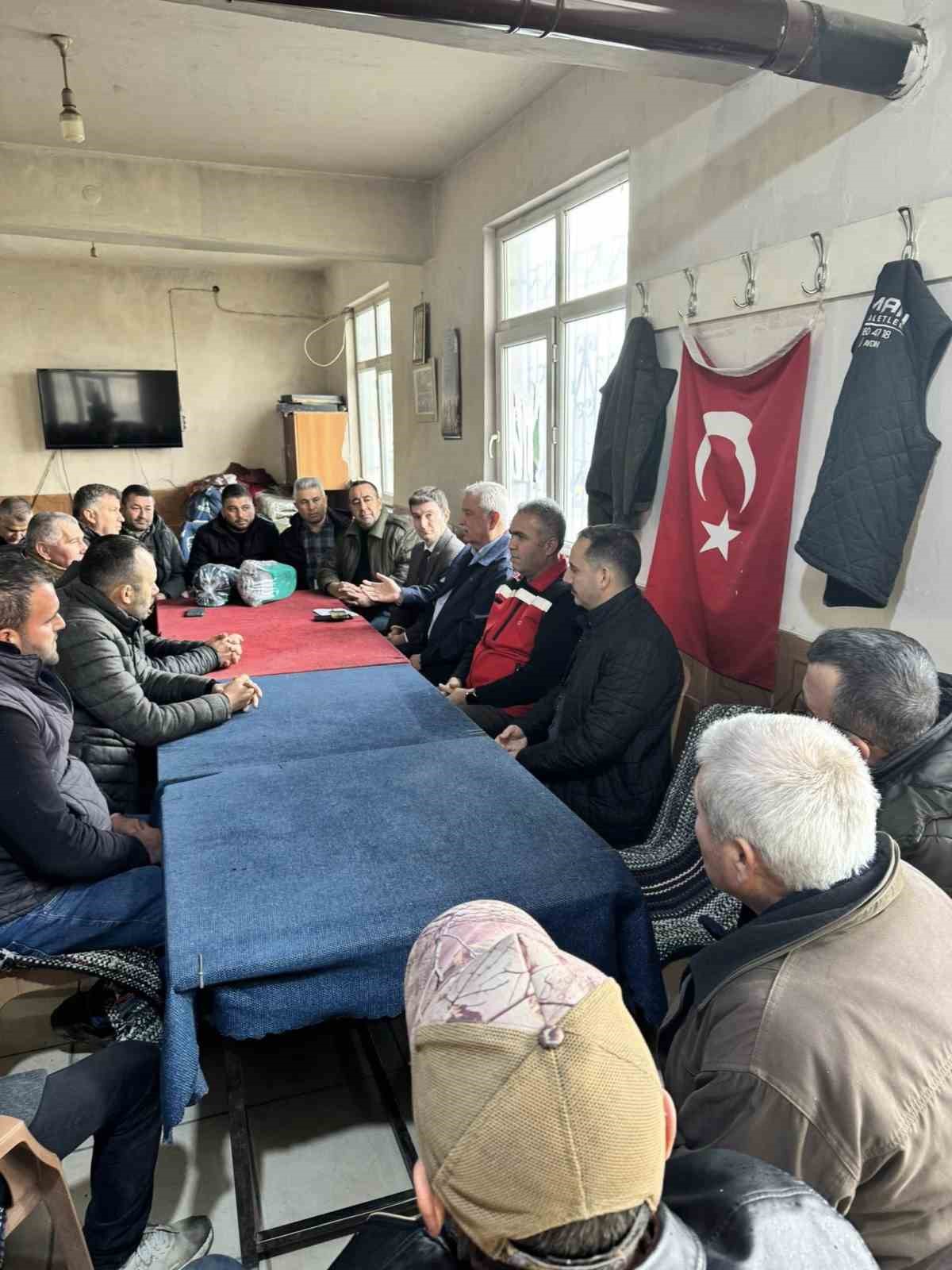 Enginar tarlaları incelendi, üreticiler, TARSİM hakkında bilgilendirildi
