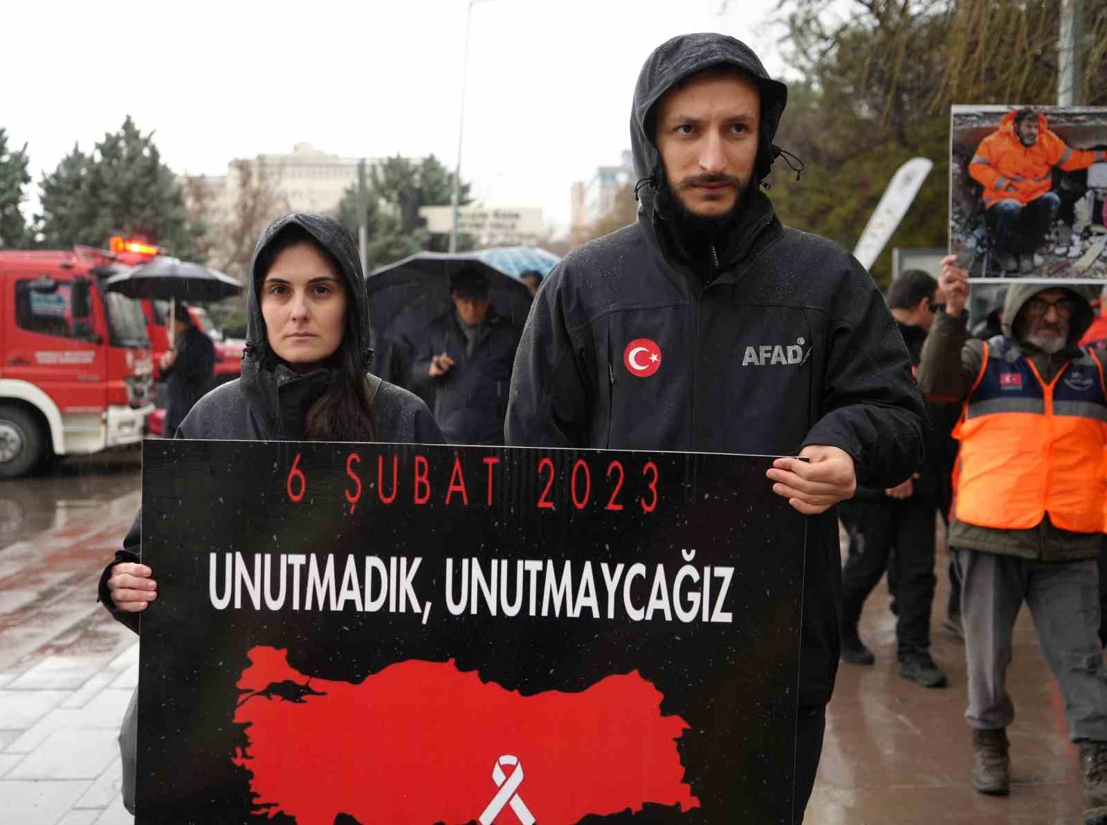 Enkaz altında hafızalara kazınan anlar: "Çay içelim" teklifi ve küçük Zehra’nın kurtuluşu
