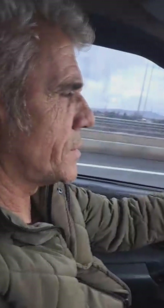 Epstein’e benzeyen adam şehri terk etti
