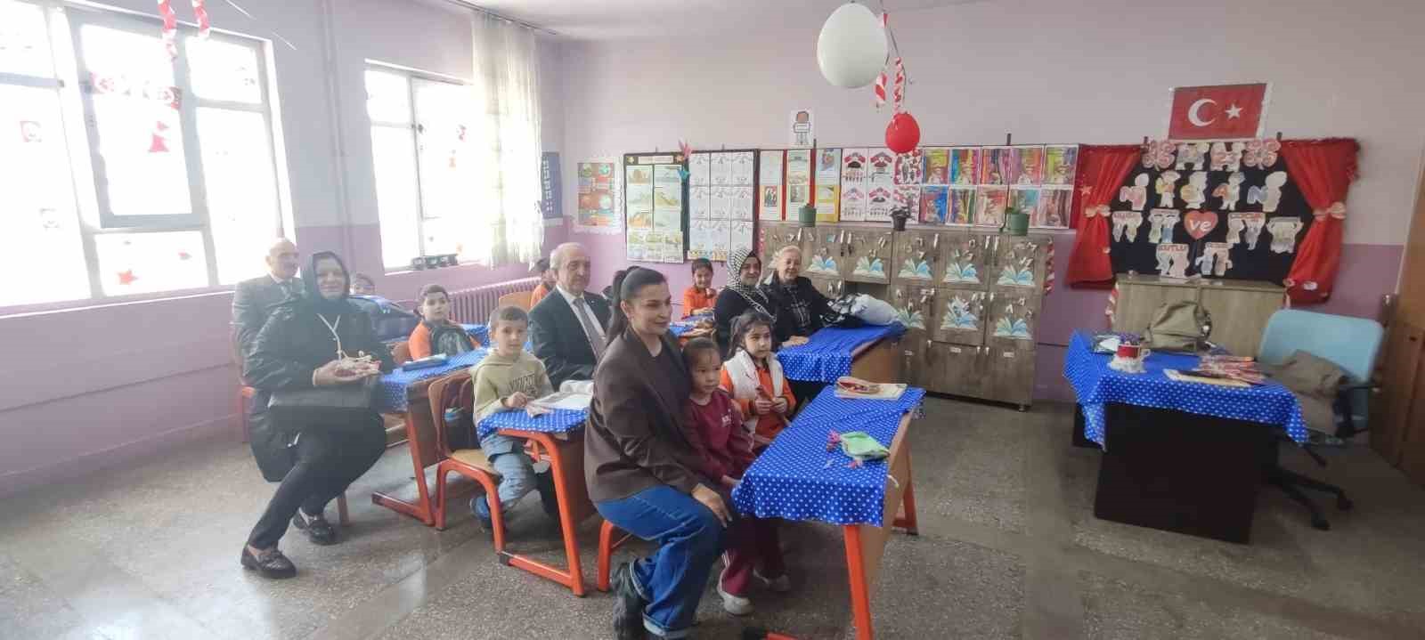 ER-VAK 23 Nisan Ulusal Egemenlik ve Çocuk Bayramı’nda okullardaydı
