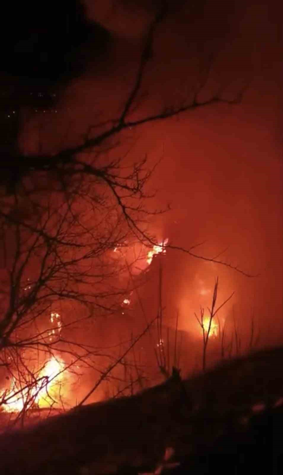 Erbaa’da müstakil ev çıkan yangında küle döndü: Yanan evden son anda çıktılar
