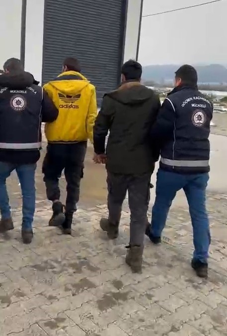 Erbaa’da tırın yatak kısmında saklanan 2 kaçak göçmen yakalandı
