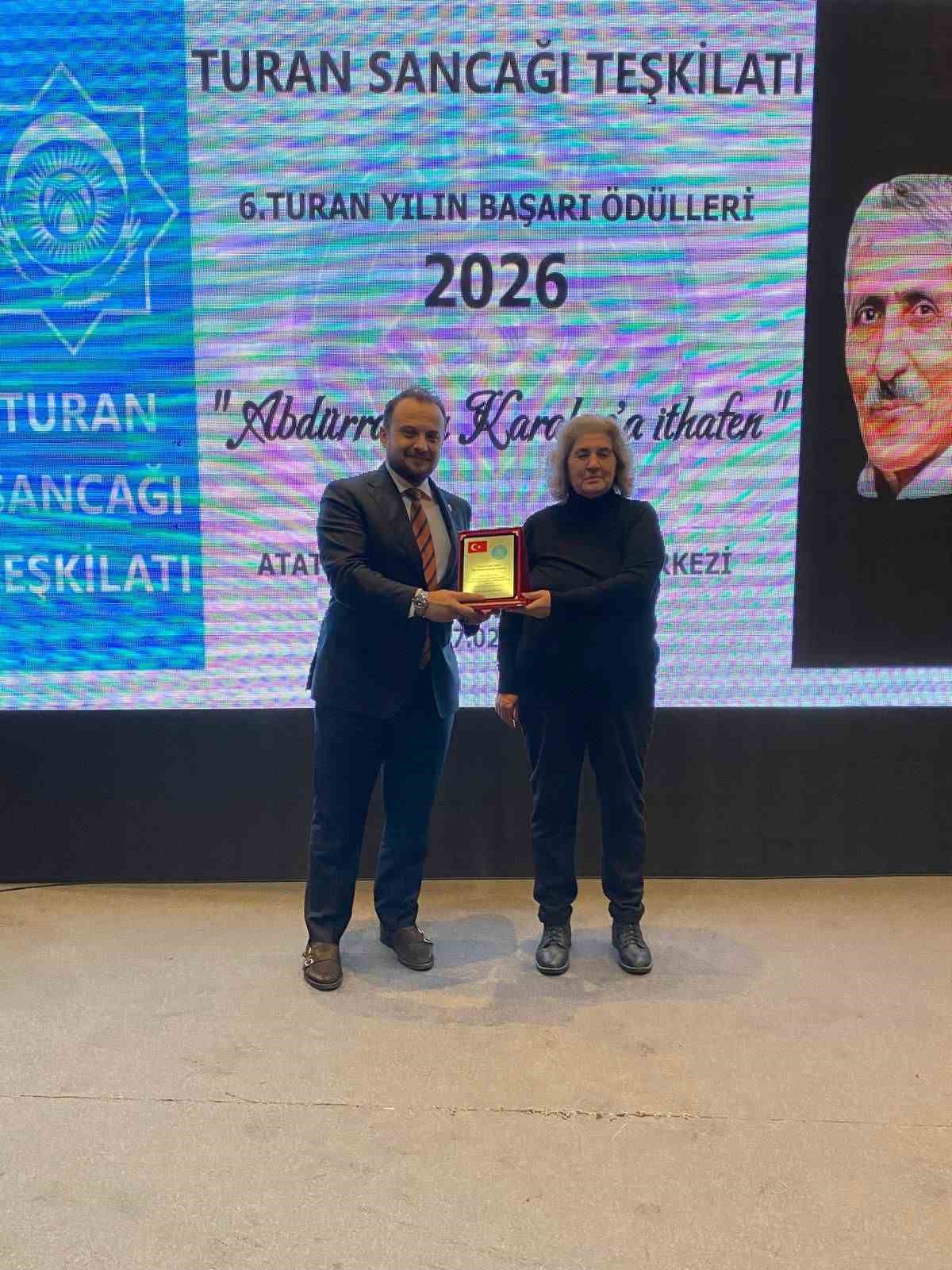 Ercan Özel, yılın en başarılı belediye başkanı seçildi
