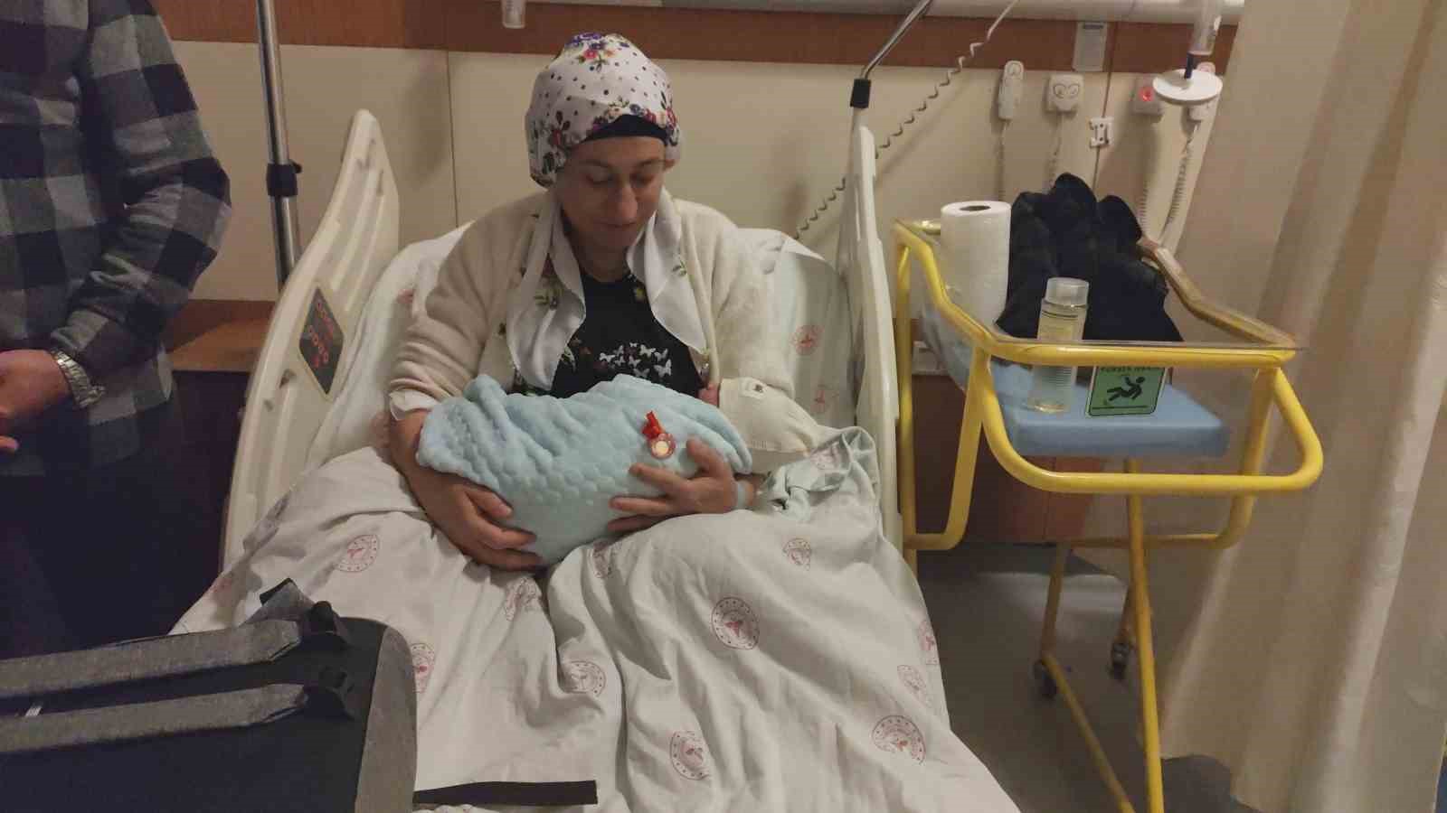 Erciş’te 2026’nın ilk bebeği Mert Buğra oldu
