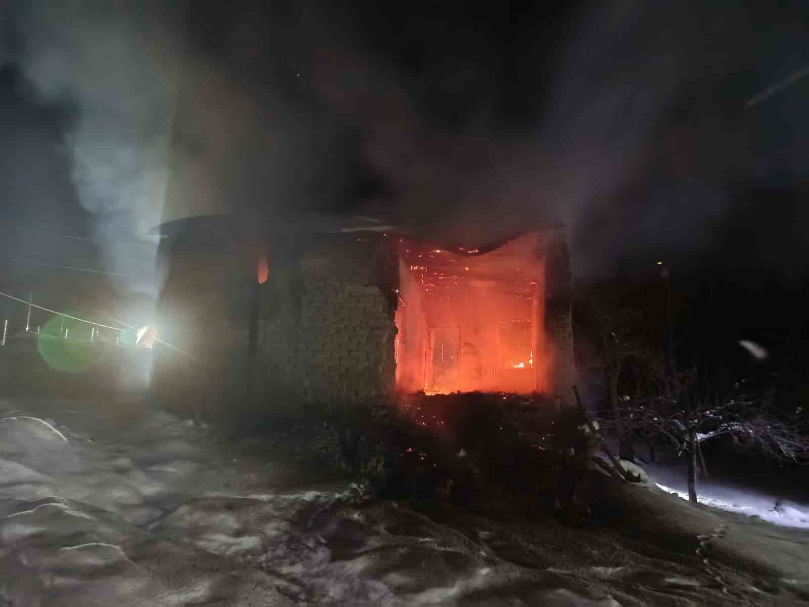 Erciş’te 3 ayrı yangın
