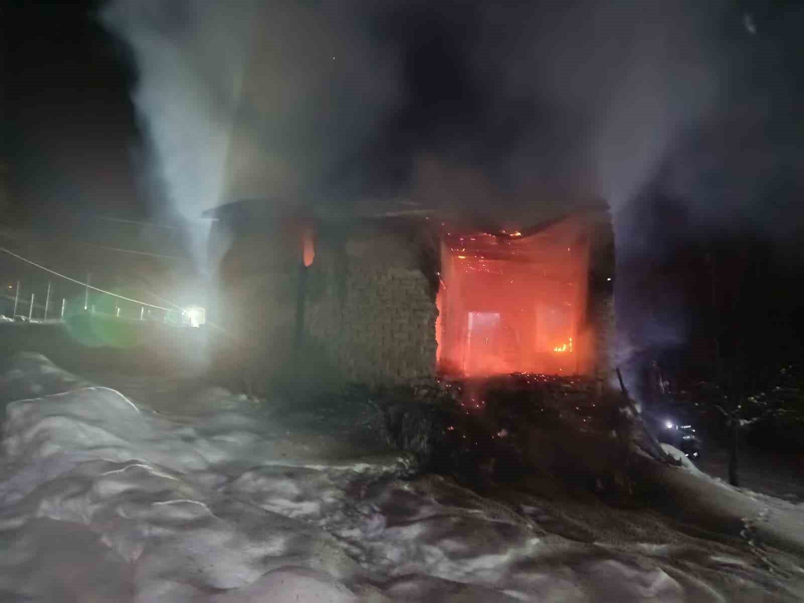 Erciş’te 3 ayrı yangın
