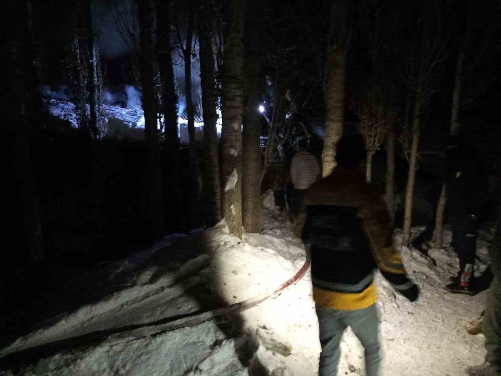 Erciş’te 3 ayrı yangın
