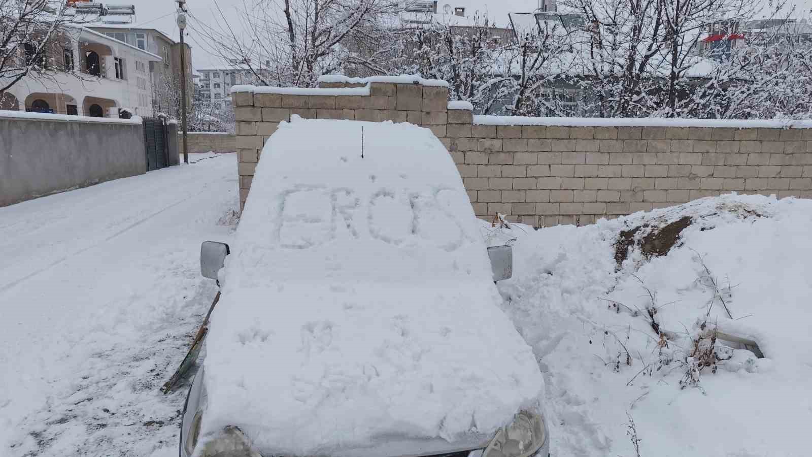 Erciş’te mart ayında kar yağışı
