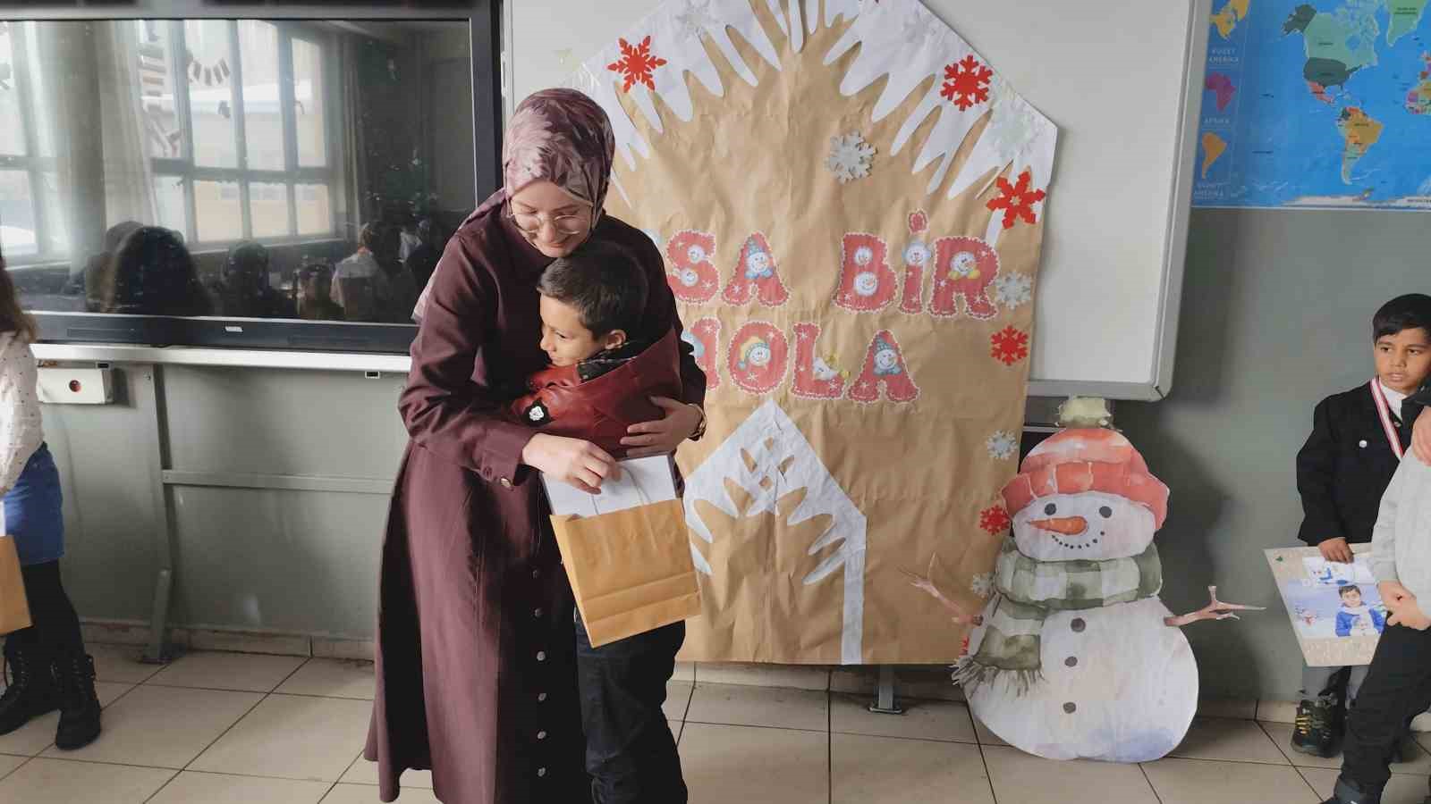 Erciş’te öğrencilerin karne sevinci
