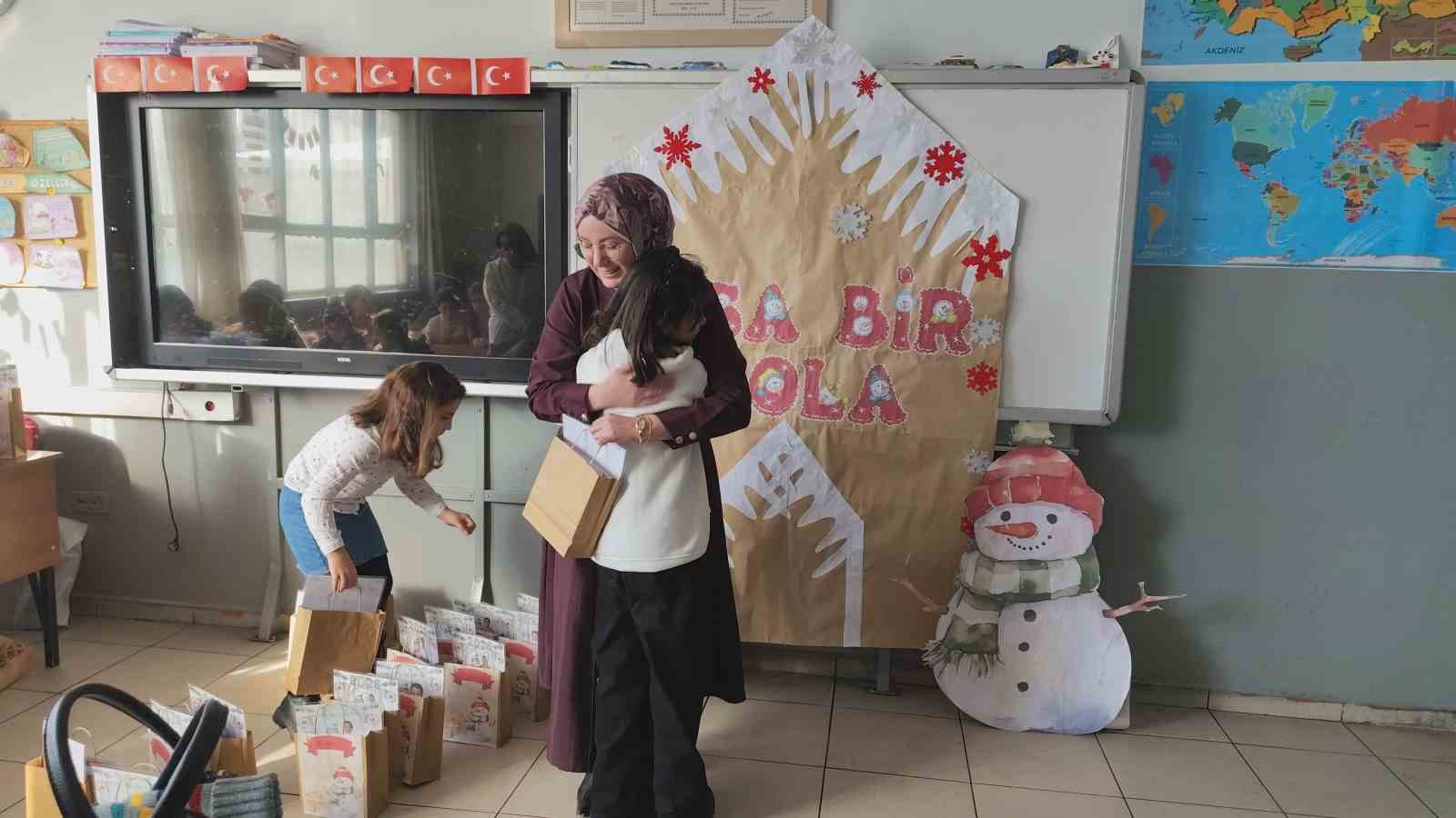 Erciş’te öğrencilerin karne sevinci
