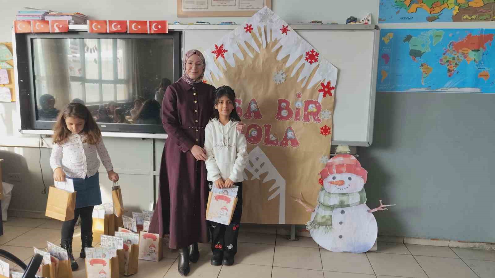 Erciş’te öğrencilerin karne sevinci
