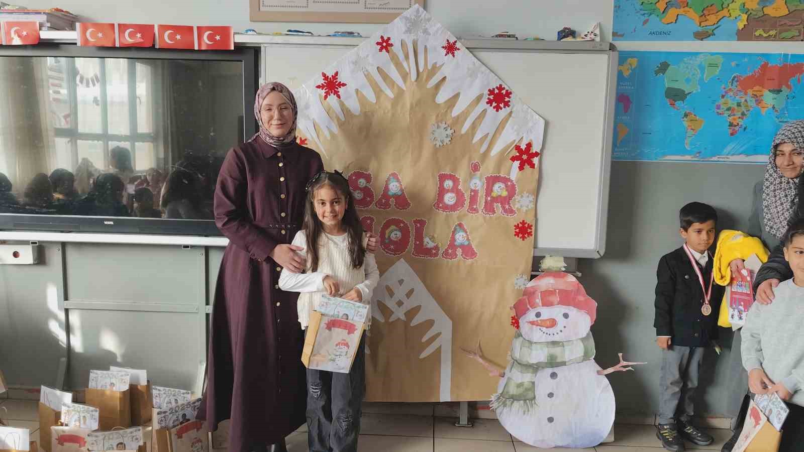 Erciş’te öğrencilerin karne sevinci
