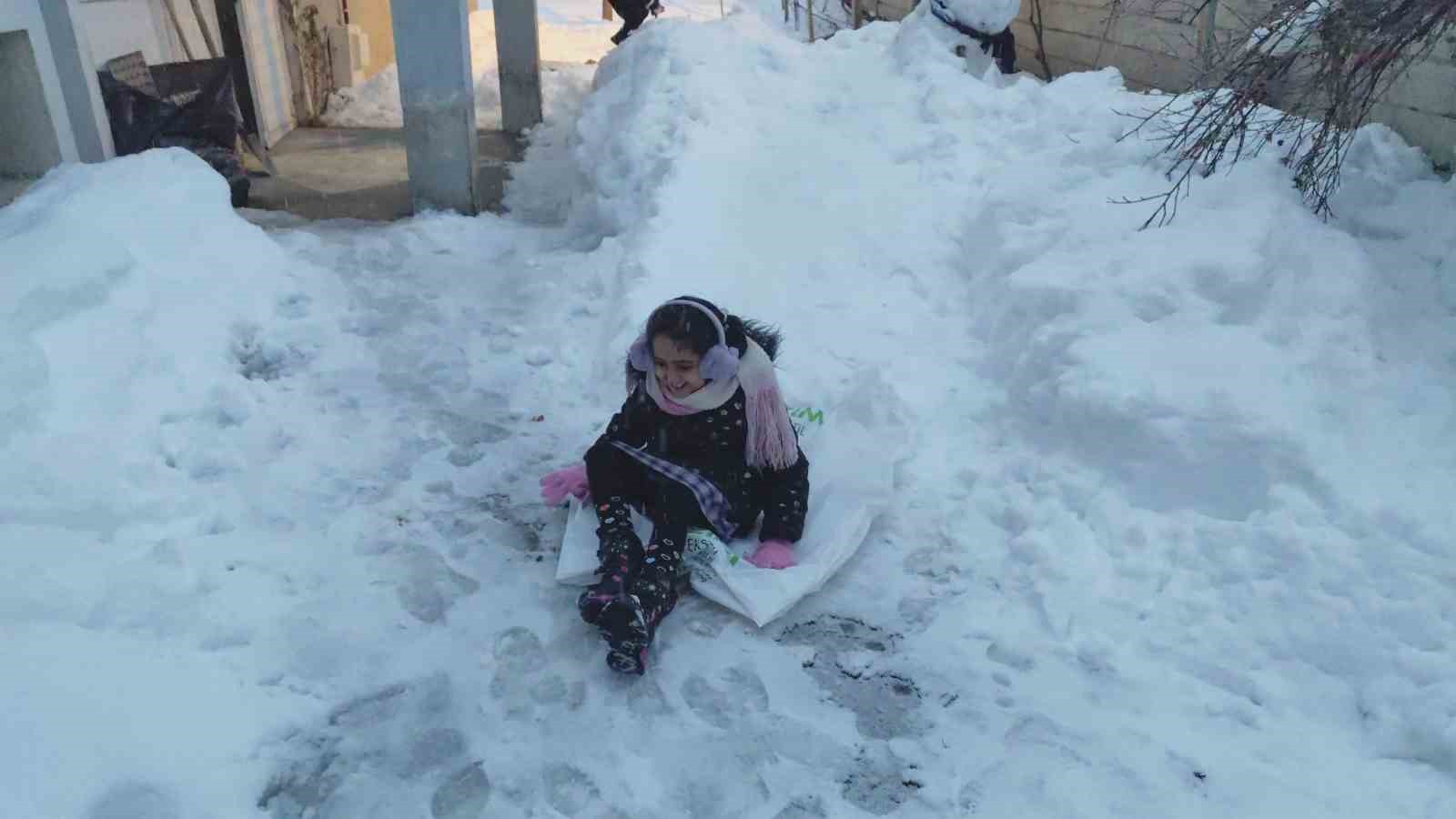 Erciş’te yoğun kar yağışı
