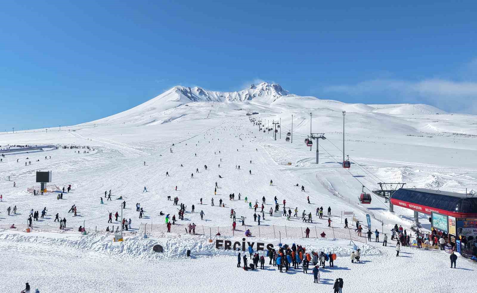 Erciyes, ara tatil ve Ramazan Bayramı’nda kayakseverleri bekliyor
