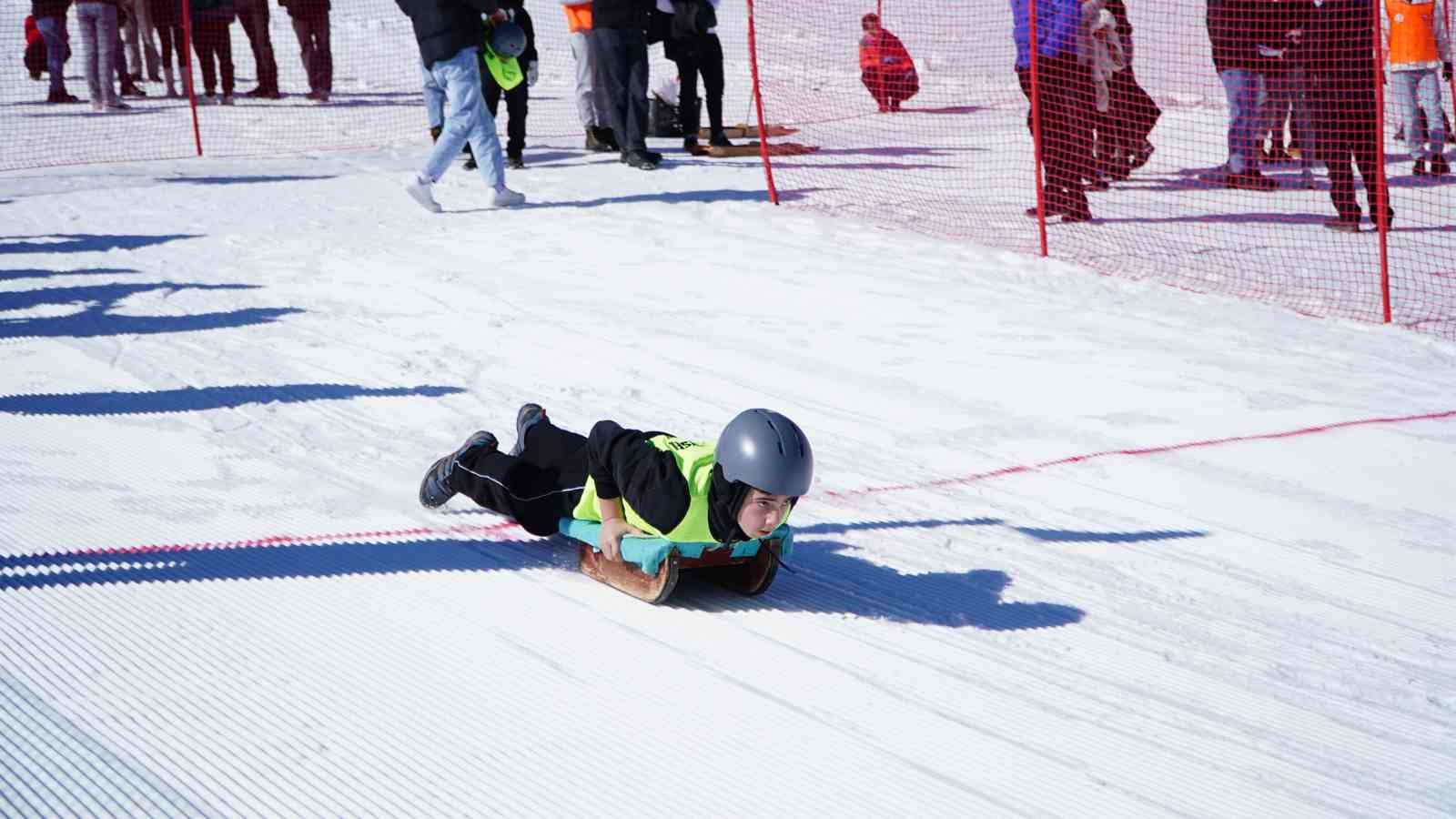 Erciyes, Geleneksel Kızak Türkiye Şampiyonası’na ev sahipliği yaptı
Erciyes, Geleneksel Kızak Türkiye Şampiyonası’na ev sahipliği yaptı