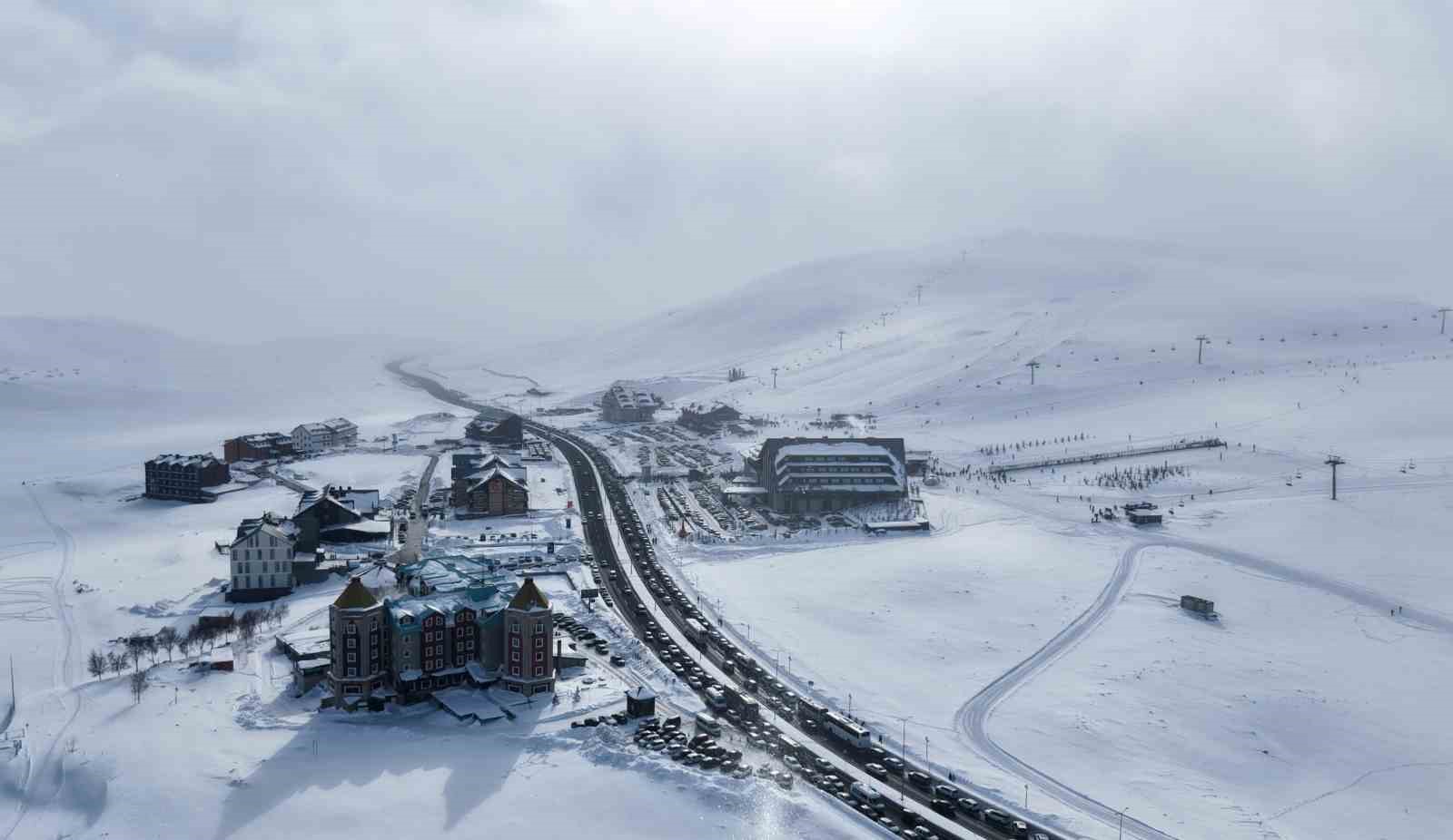 Erciyes sömestirin ilk hafta sonunda 250 bin kişiyi ağırladı
