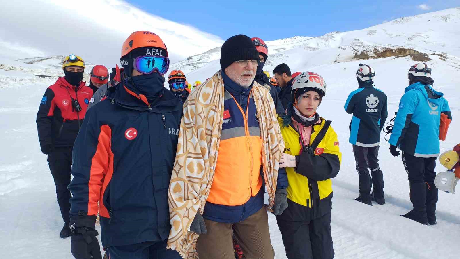 Erciyes’te gerçeği aratmayan çığ tatbikatı
