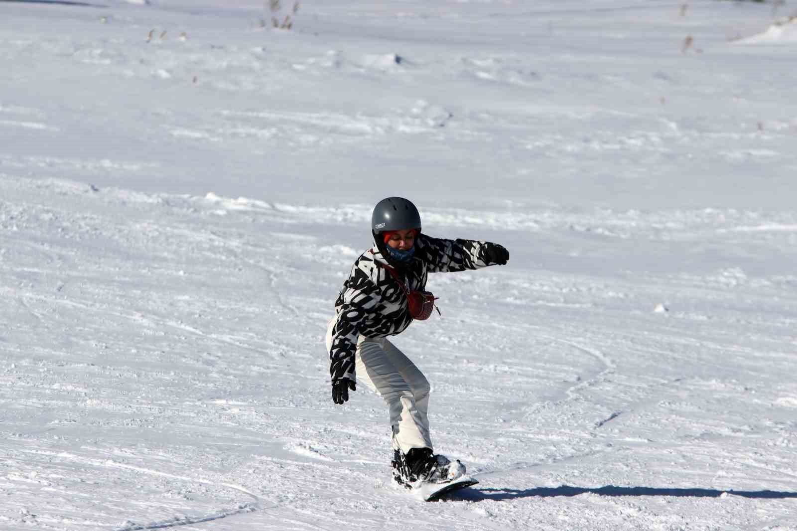 Erciyes’te hafta sonu yoğunluğu: Binlerce kişi akın etti
