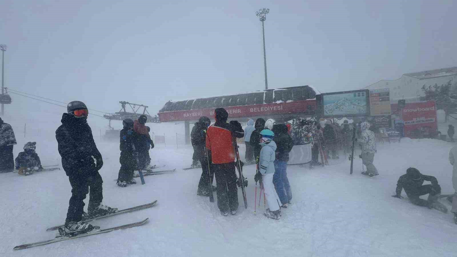 Erciyes’te kar kalınlığı 130 santime ulaştı
