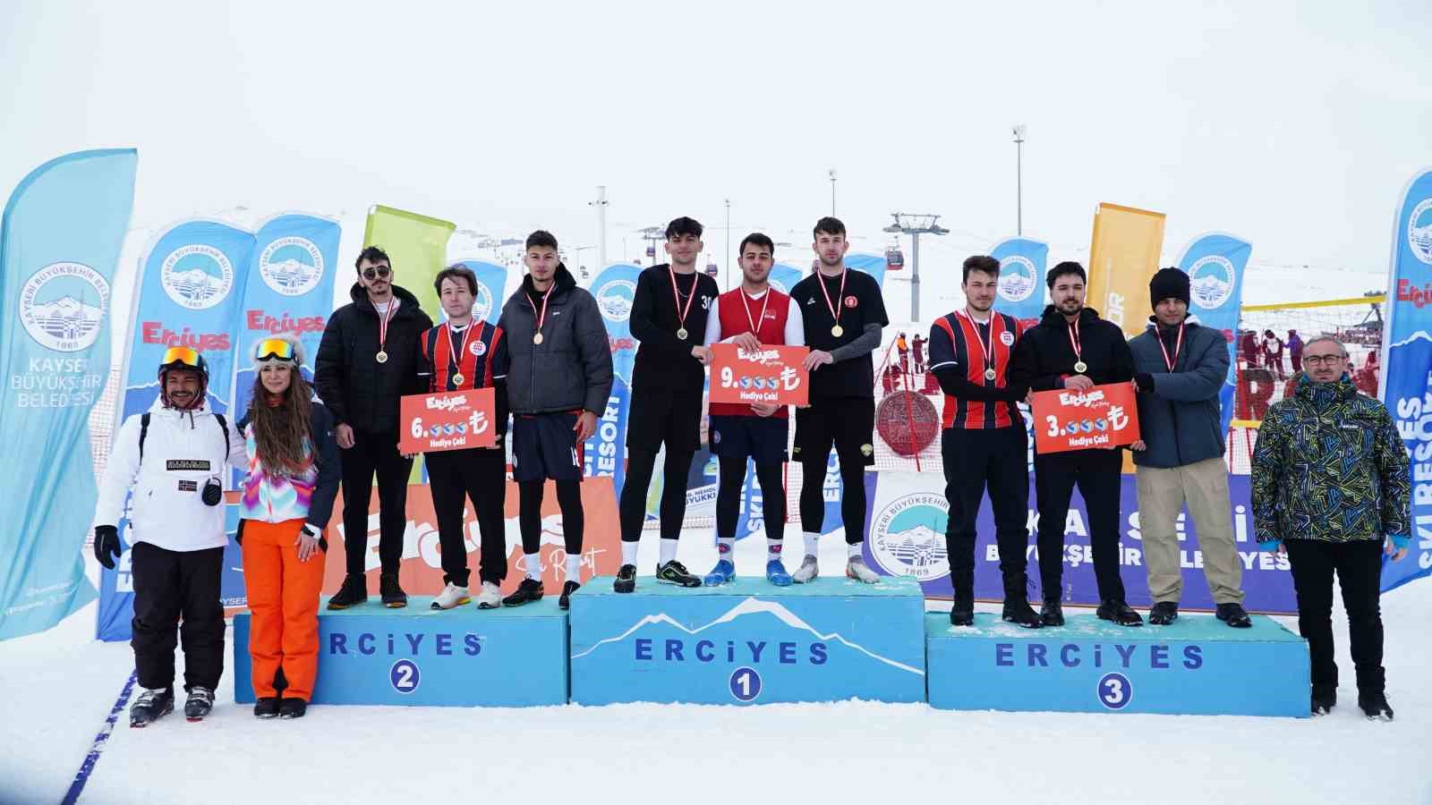 Erciyes’te kar voleybolu heyecanı
