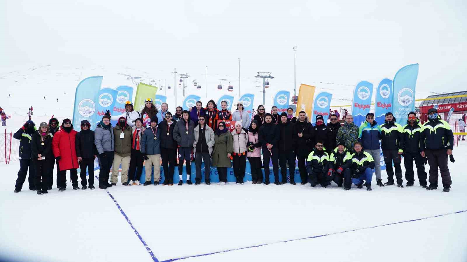 Erciyes’te kar voleybolu heyecanı
