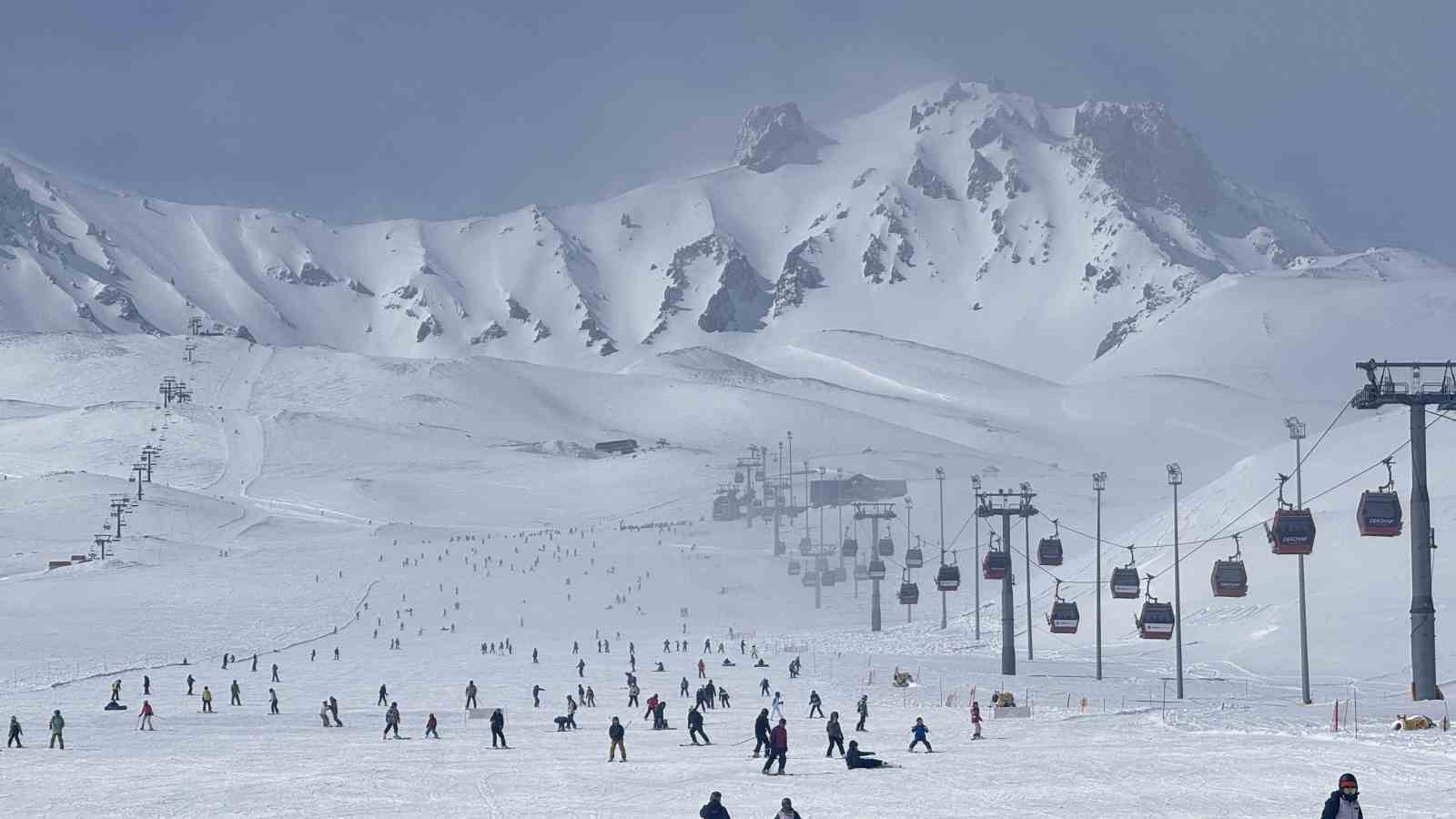 Erciyes’te kayak sezonu tüm hızıyla devam ediyor
