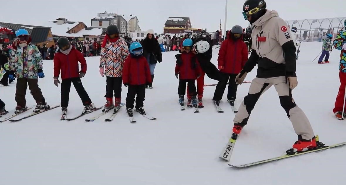 Erciyes’te şehit çocuklarına kayak eğitimi

