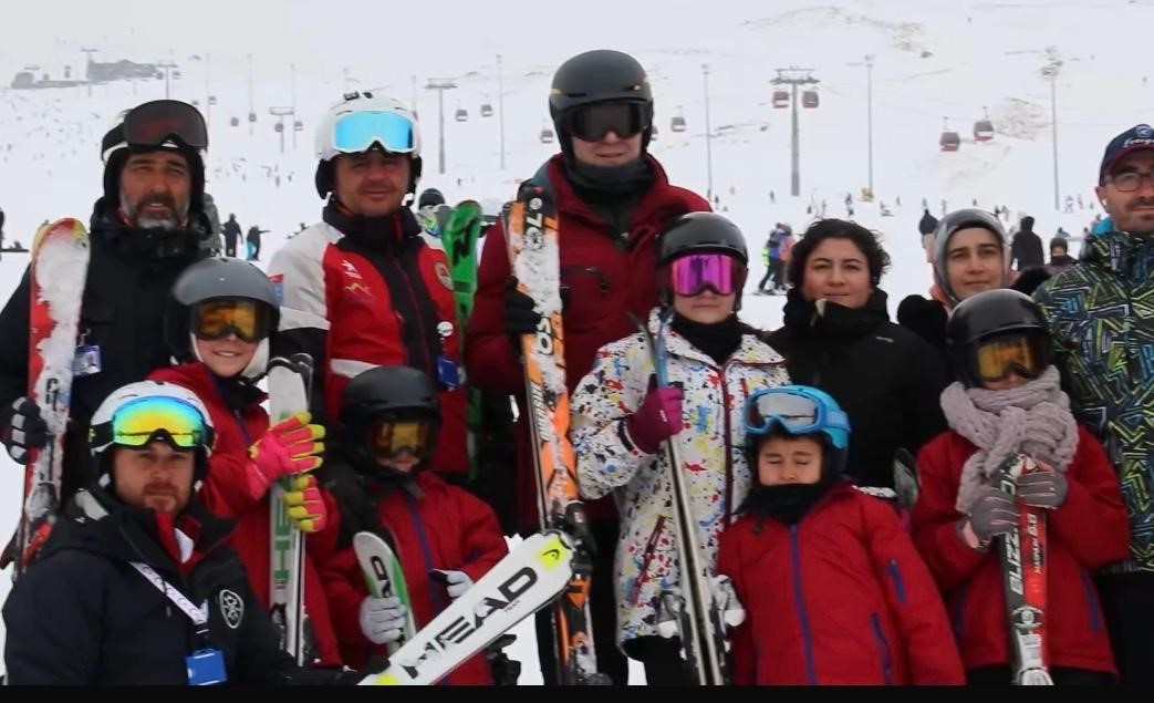 Erciyes’te şehit çocuklarına kayak eğitimi
