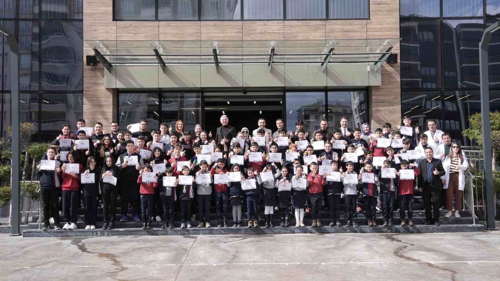 Erdem Koleji’nden AMO’da 74 madalya ile zirvede
Erdem Koleji’nden AMO’da 74 madalya ile zirvede