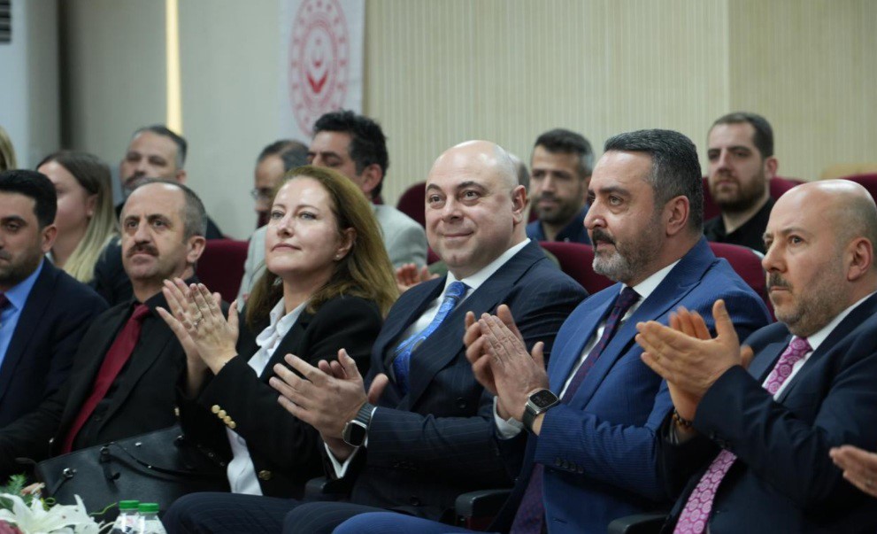 Erdemir’den şehit yakınları ve gazilere sanat alanında destek
