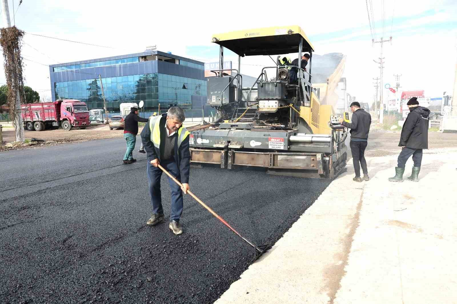 Erenler’de sanayi hattının asfaltı yenileniyor
