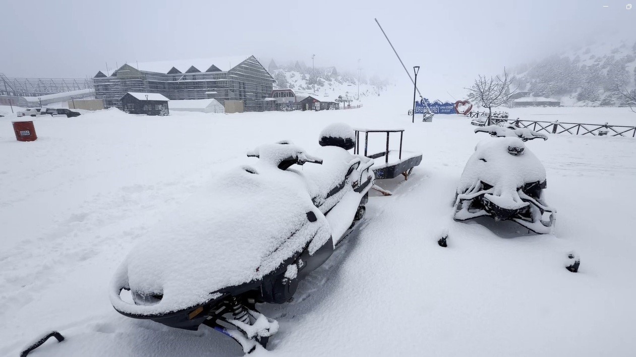 Ergan Dağı’nda kar rekoru: 2. etap teleski hattı kar altında
