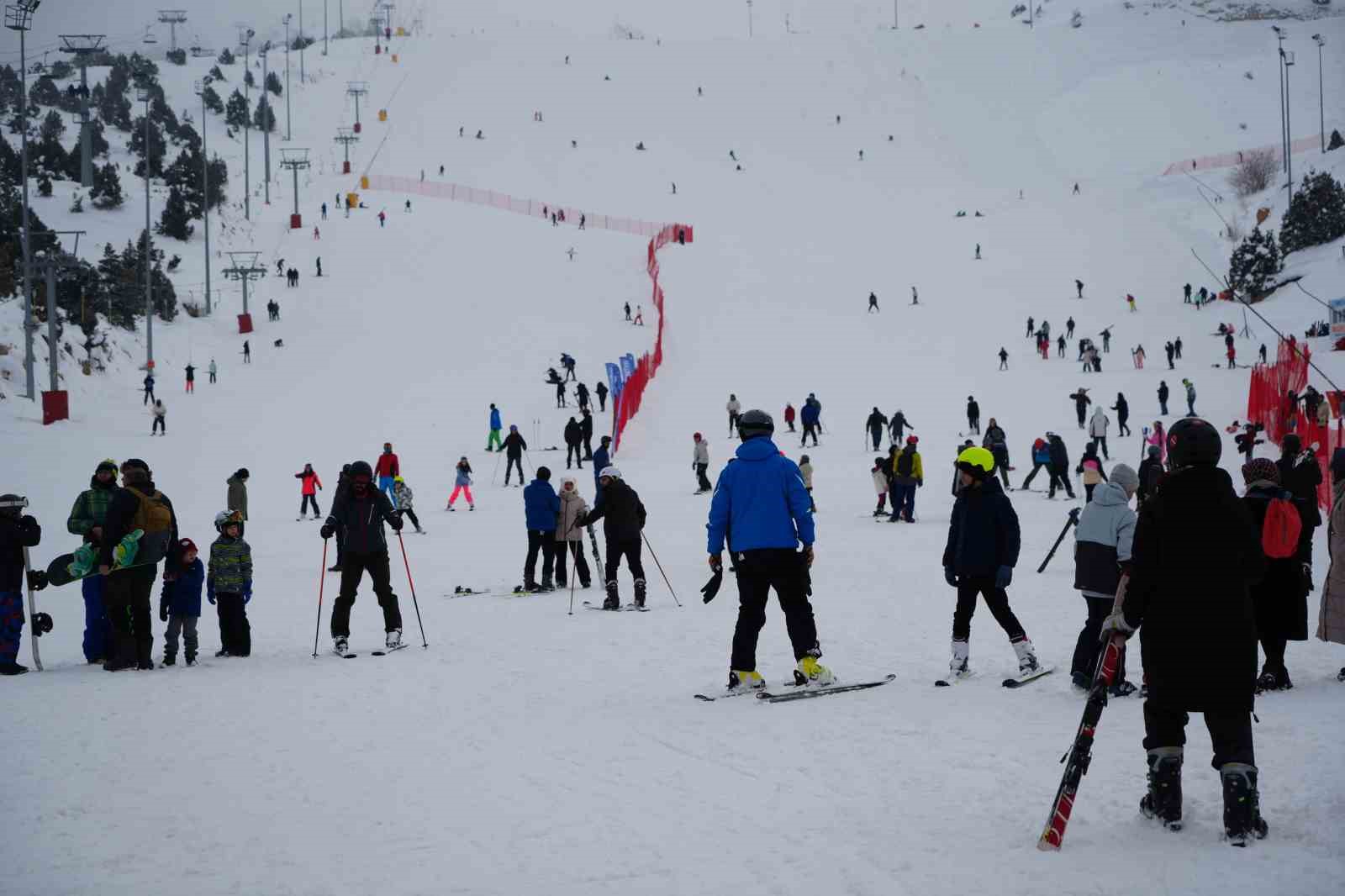 Ergan Kayak Merkezi sömestirin son gününde doldu taştı
